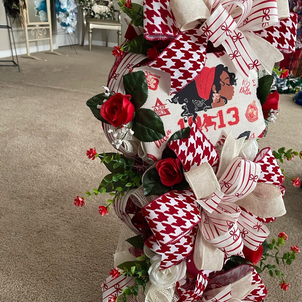 Delta Sigma Theta Red, Off White and White Sorority Wreath - Picture 5 of 6